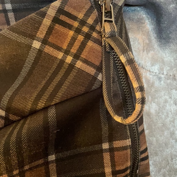 A near new pant by Le Chateau, size 10 - Picture 3 of 4